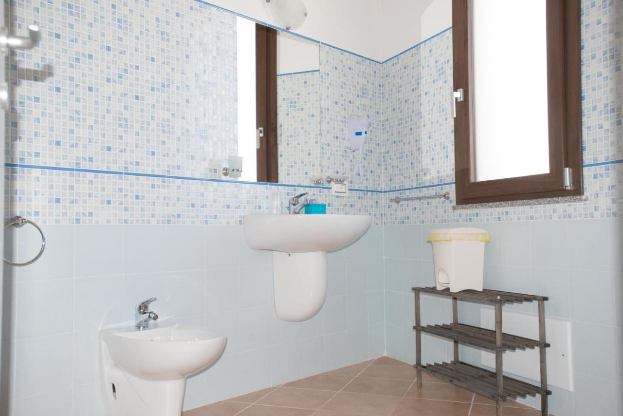 Baia Delle Mimose Aparthotel Badesi Eksteriør bilde