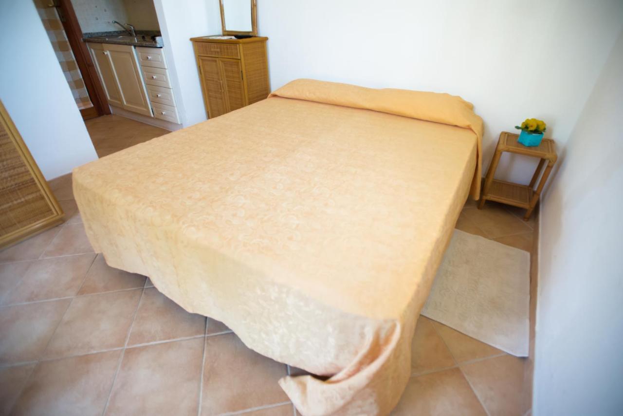Baia Delle Mimose Aparthotel Badesi Eksteriør bilde